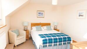 Premium bedding, desk, iron/ironing board, free WiFi