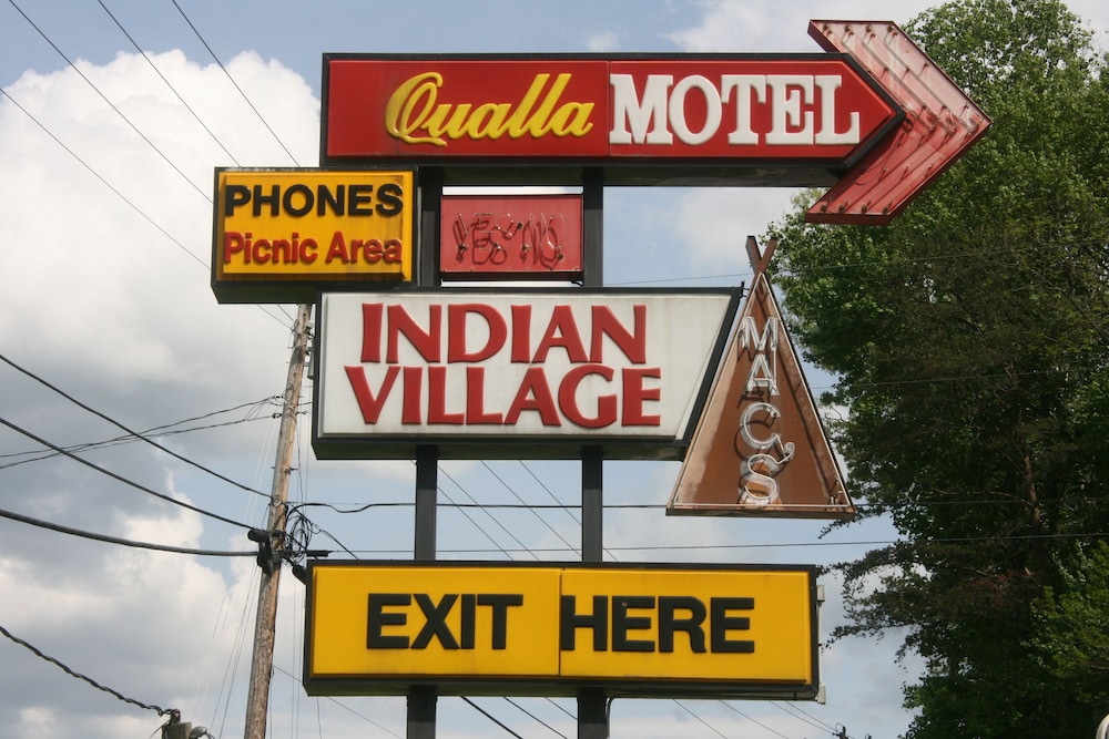 Exterior, Qualla Motel & Cabins