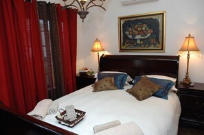 Minibar, in-room safe, free WiFi