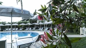 Outdoor pool, pool umbrellas, sun loungers