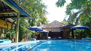 2 kolam renang outdoor