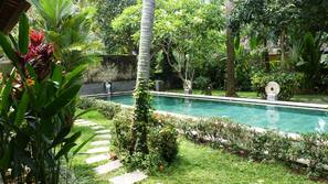 2 kolam renang outdoor