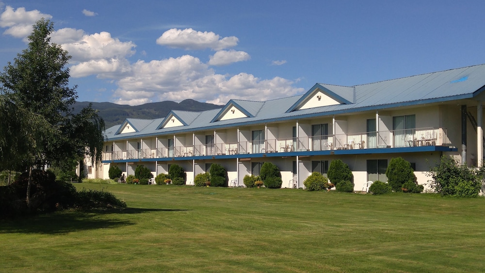 Monashee Motel in Salmon Arm, Canada