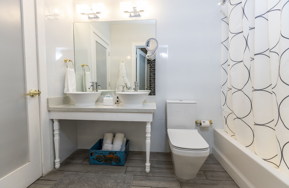 Oceanside Hotel and Suites, a South Beach Group Hotel