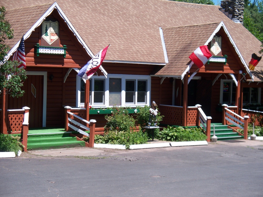 Crystal Brook Resort & Mountain Brauhaus in Round Top Best Rates