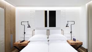 Minibar, caja fuerte, escritorio y cortinas opacas