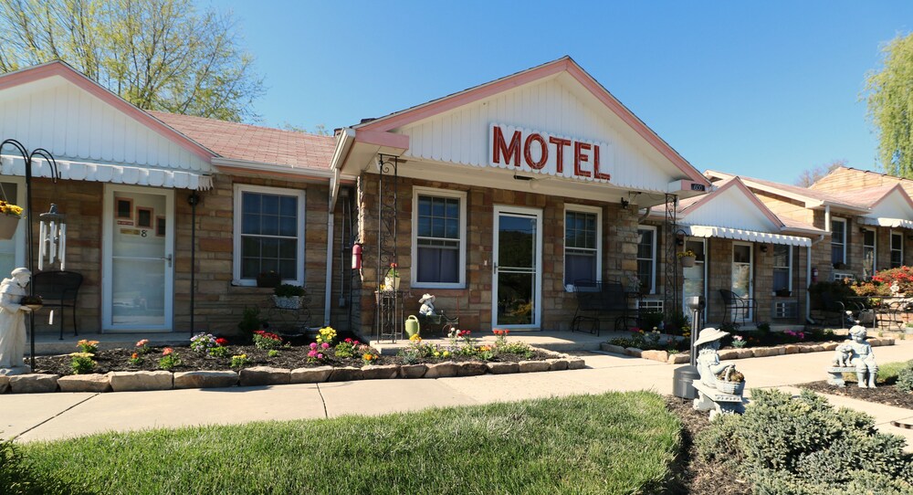 Carolina Country Inn in Burnsville Best Rates & Deals on Orbitz