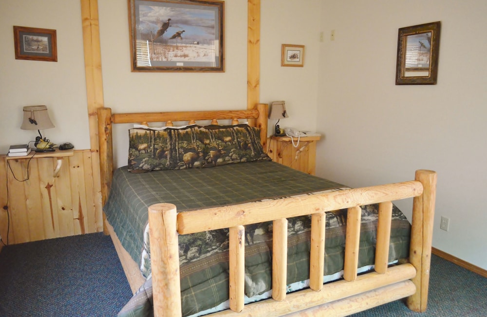 Sleepy J Cabins, Swan Valley 80 Room Prices & Reviews Travelocity