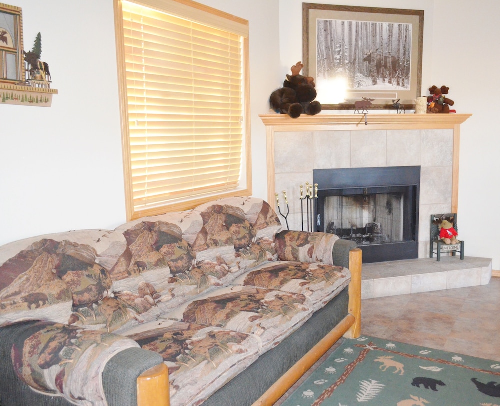 Sleepy J Cabins, Swan Valley 80 Room Prices & Reviews Travelocity