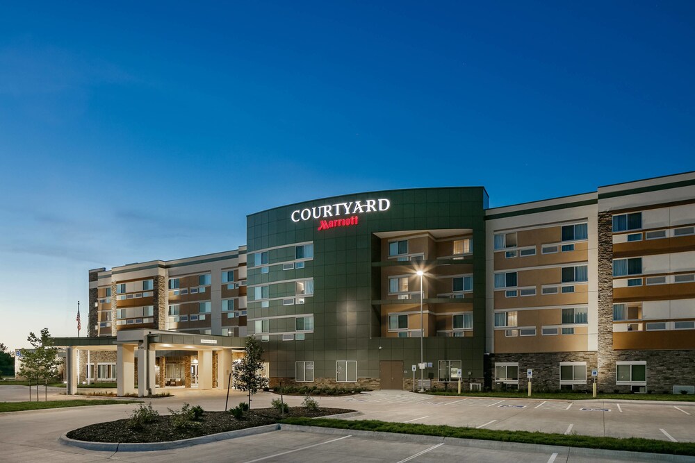 Courtyard by Marriott Omaha Bellevue Beardmore Event Center in Omaha