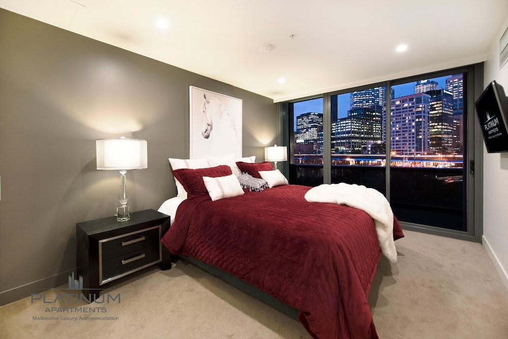 Room, Platinum Apartments at Freshwater