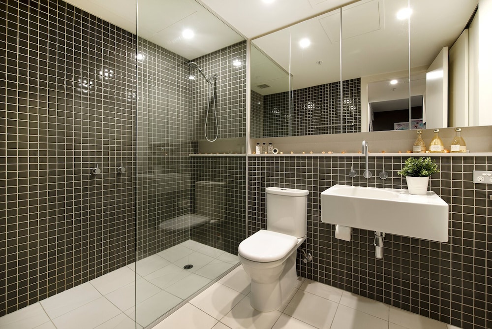 Bathroom, Platinum Apartments at Freshwater