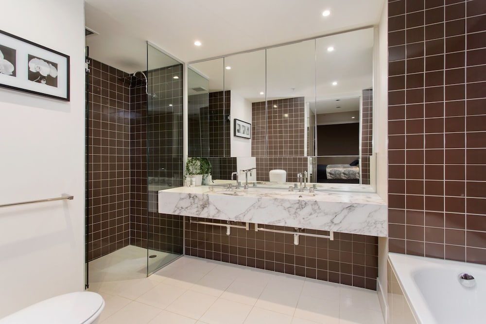 Bathroom, Platinum Apartments at Freshwater