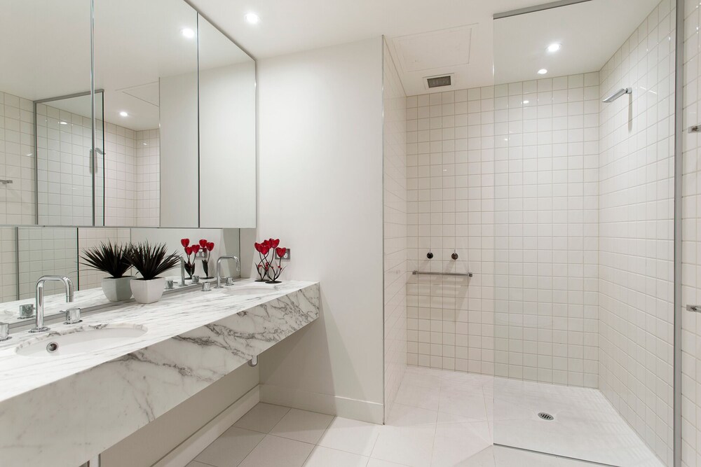 Bathroom, Platinum Apartments at Freshwater