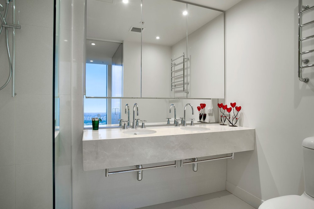 Bathroom, Platinum Apartments at Freshwater