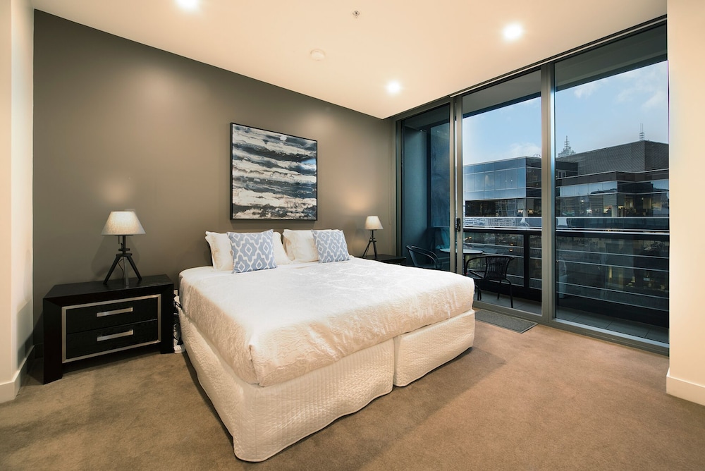 Room, Platinum Apartments at Freshwater