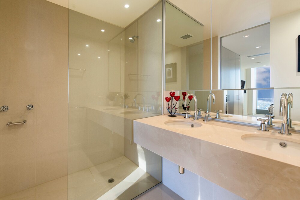 Bathroom, Platinum Apartments at Freshwater