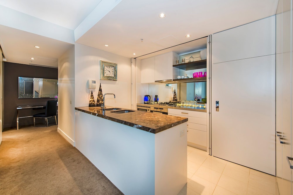 Private kitchen, Platinum Apartments at Freshwater