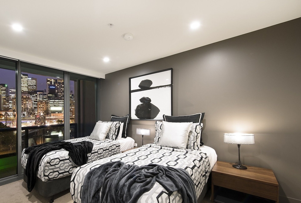 Room, Platinum Apartments at Freshwater