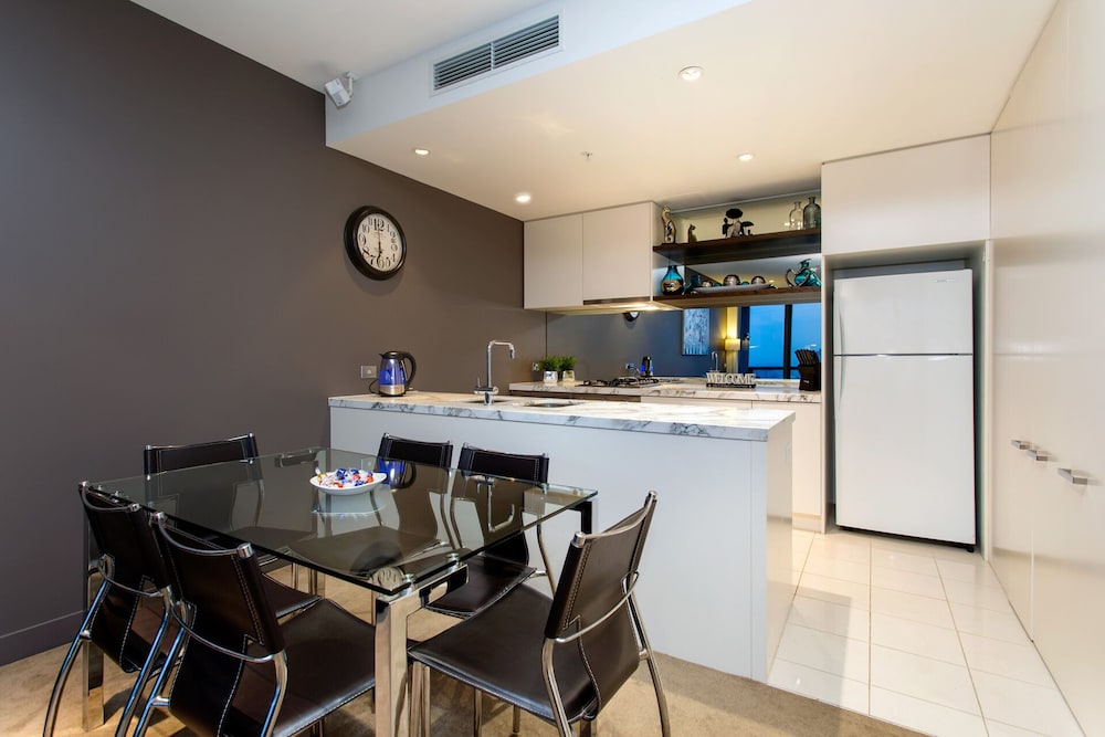 In-room dining, Platinum Apartments at Freshwater