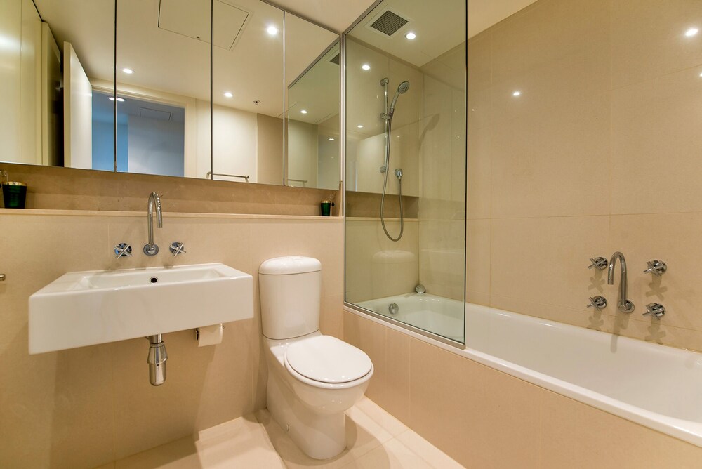 Bathroom, Platinum Apartments at Freshwater