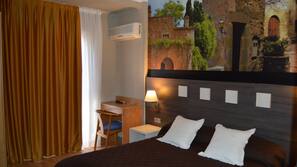Premium bedding, in-room safe, desk, blackout drapes