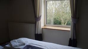 Blackout curtains, free WiFi