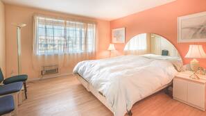 Select Comfort-bedden, een bureau, een laptopwerkplek