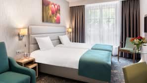 Premium bedding, in-room safe, desk, laptop workspace