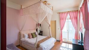 Blackout curtains, free WiFi, linens
