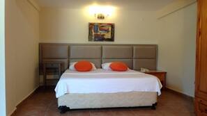 In-room safe, free WiFi, linens
