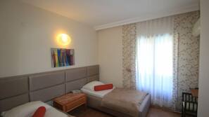In-room safe, free WiFi, linens