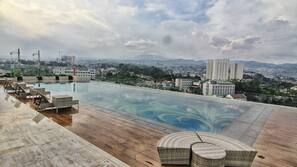Kolam renang outdoor