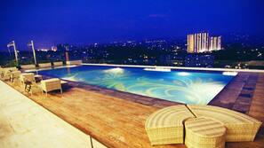 Kolam renang outdoor