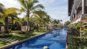 2 outdoor pools, free pool cabanas, pool umbrellas