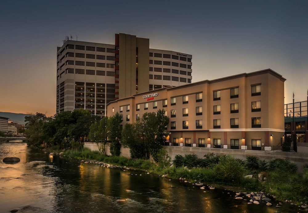 Reno hotel deals The hotel deals and vacation packages at Nugget Casino Resort near Reno, NV have something for everyone. Take advantage of our hotel deal discounts and special rates so that you can experience all that Sparks, Nevada’s leading casino hotel has to offer.