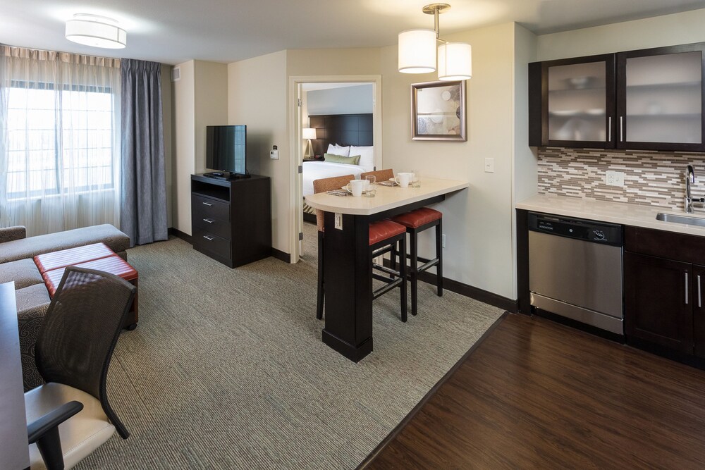 Room, Staybridge Suites Omaha West, an IHG Hotel