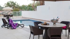 Piscina externa sazonal