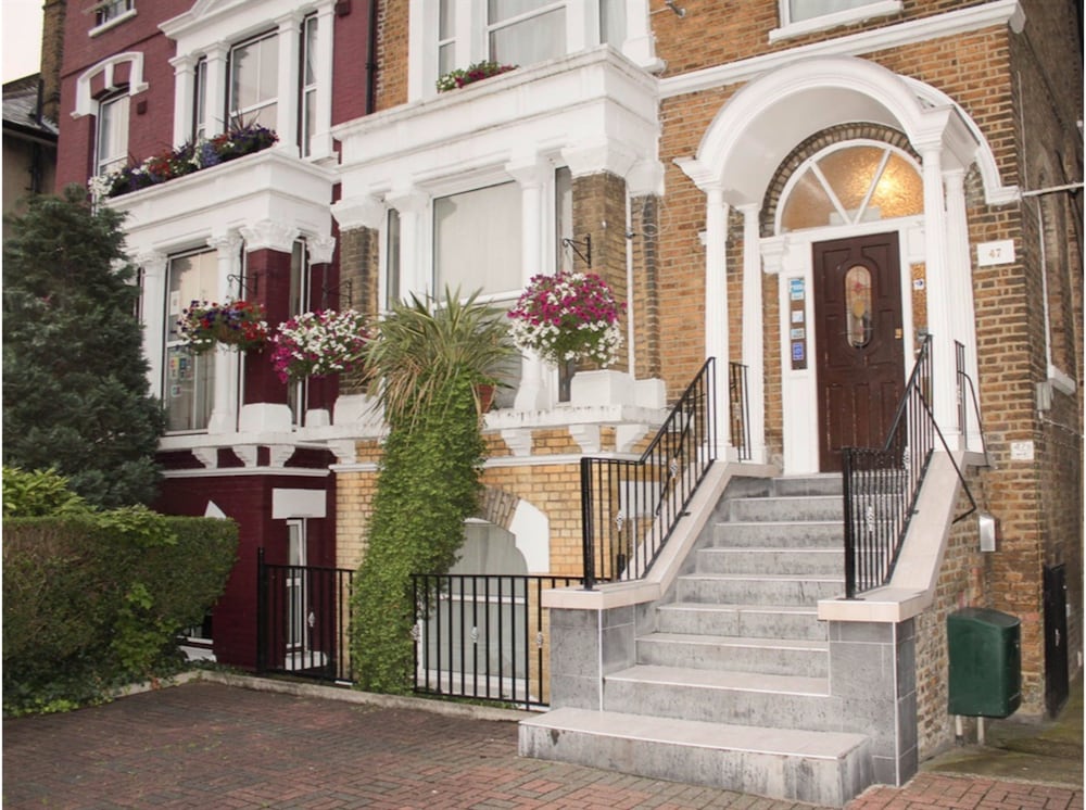 Lampton Guest House