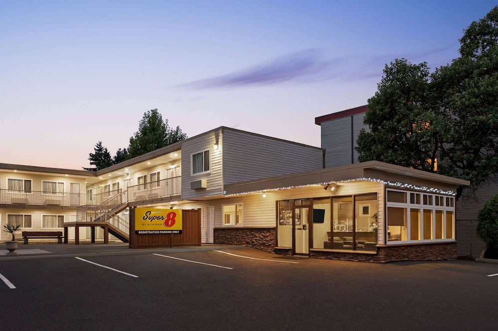 Super 8 By Wyndham Courtenay In Courtenay Hotel Rates Reviews On Orbitz