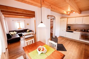Family House, 2 Bedrooms, Garden View, Garden Area | Living room | Flat-screen TV, fireplace