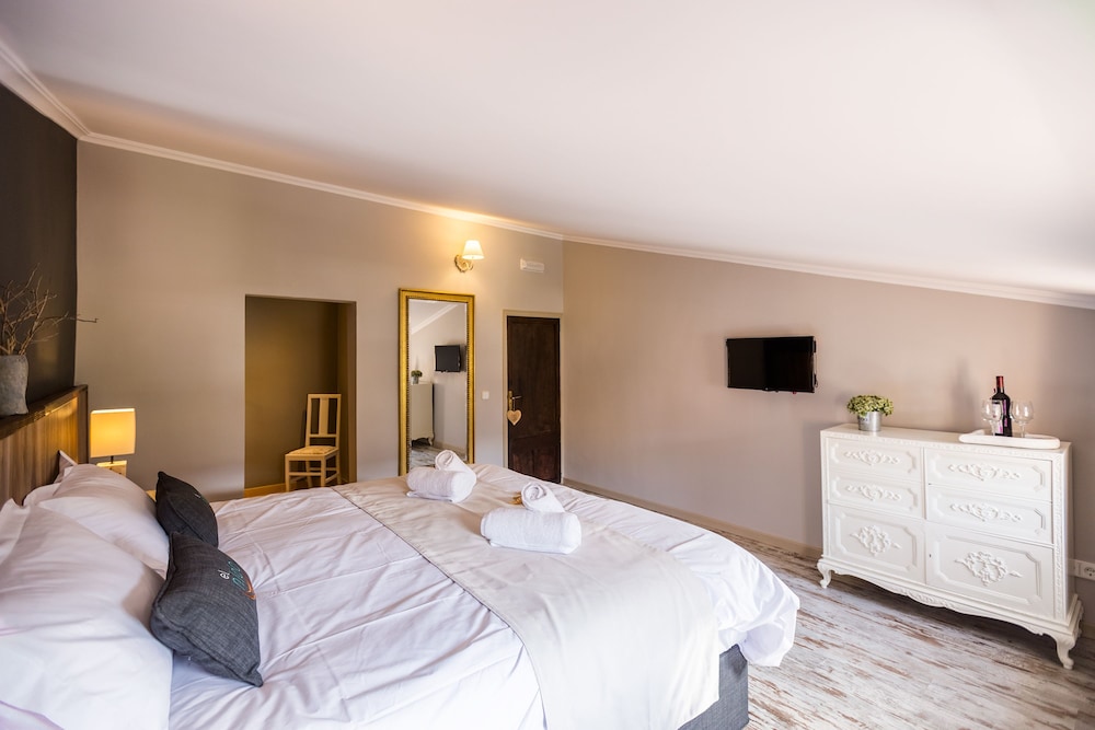 Photo - El Nido de Alaro - Turismo de Interior