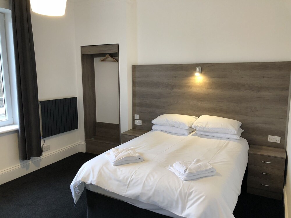 Glasgow Airport Apartments In Paisley Cheap Hotel Deals