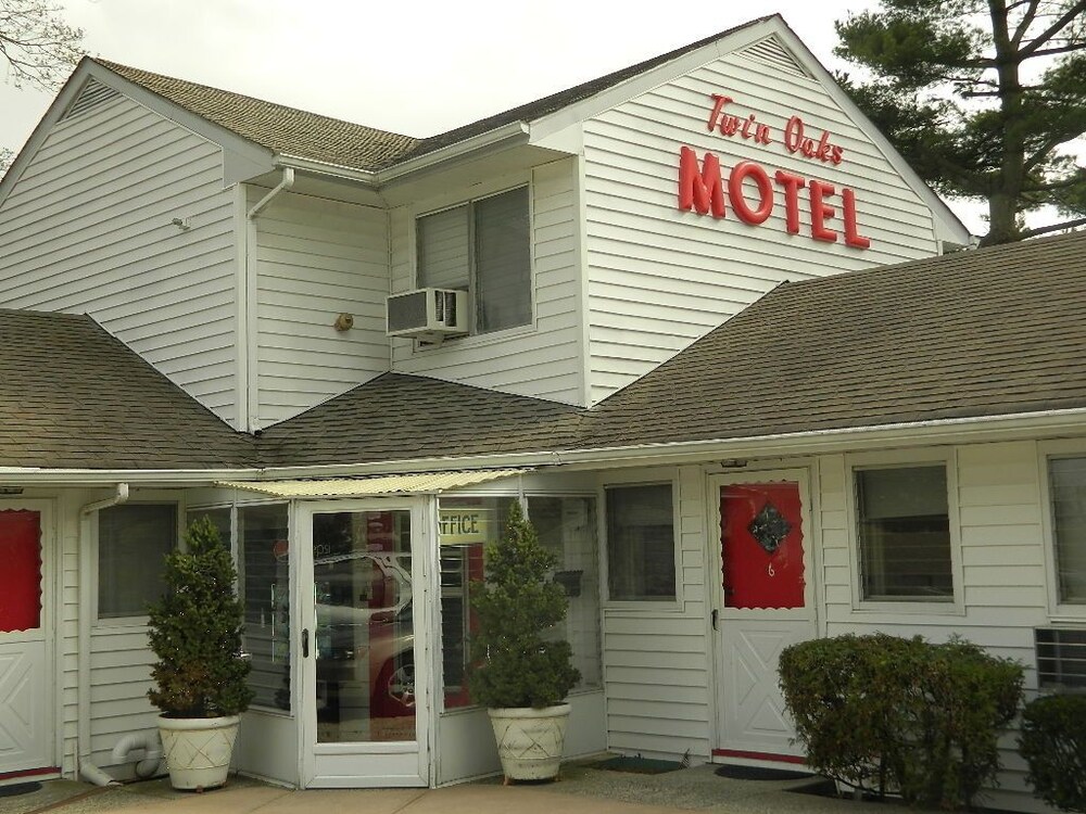 Twin Oaks Motel 2018 Room Prices 69 Deals Reviews Expedia Bathroom Featured Image Lobby