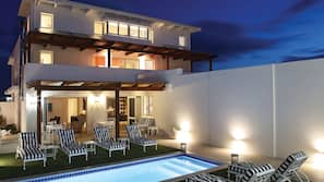 Outdoor pool, pool loungers