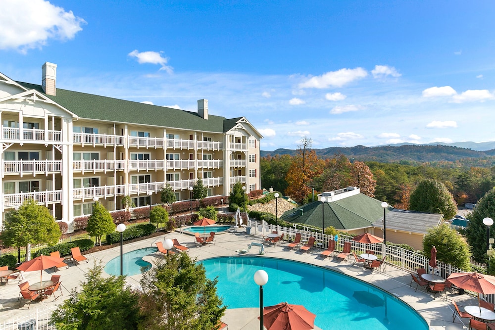 Outdoor pool, Sunrise Ridge Resort