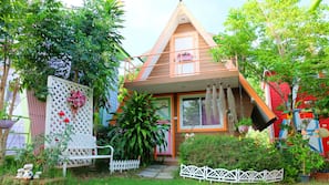 โต๊ะทำงาน, เตียงเสริม (คิดค่าบริการ), บริการ WiFi ฟรี