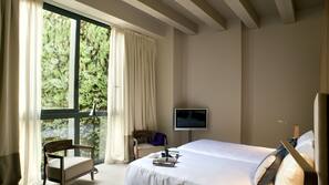 Premium bedding, free minibar, in-room safe, desk