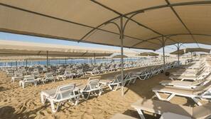 Spiaggia privata, lettini da mare, ombrelloni, teli da spiaggia