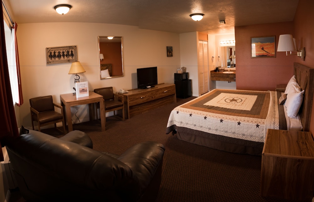 Broken Spur Inn & Steakhouse